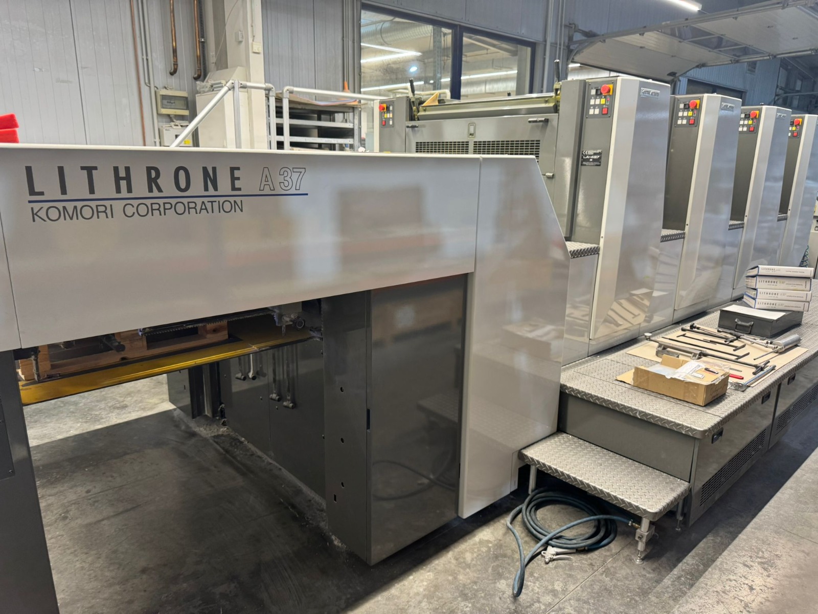 Komori LA437